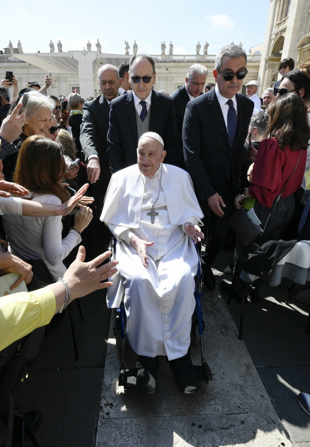 Papież Franciszek na placu świętego Piotra w Watykanie. 06.04.2025 rok