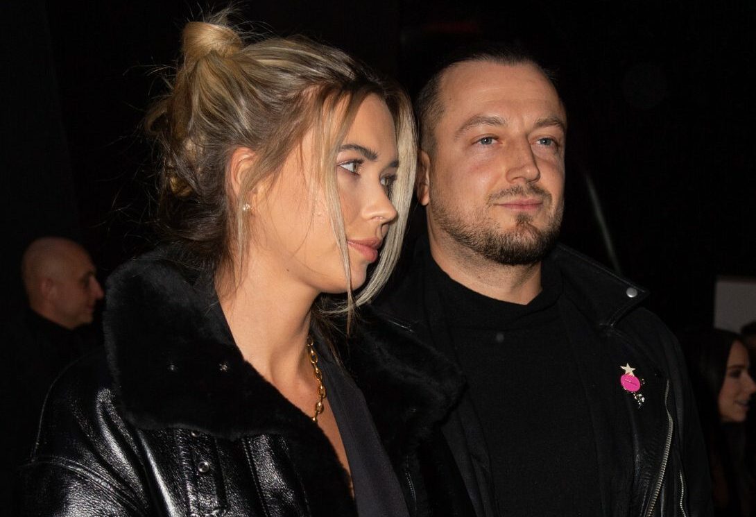 Sandra Kubicka, Baron, uroczysta premiera filmu „Filip”, Warszawa, 28.02.2023 r. - jamnik