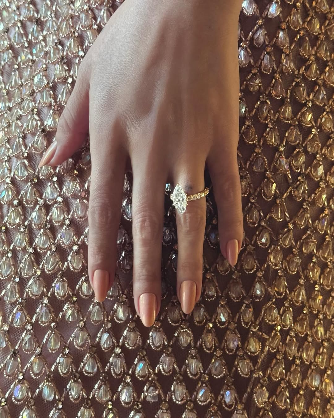 @selenagomez’s #OscarWorthy Mani it’s giving peach champagne #nailsbytombachikProducts Used- • @tweezerman X Tom Bachik Ultimate Nail Care Set• @cndworld wear extender base coat • #CND shellac in ‘Rule Breaker’ • #CND sh