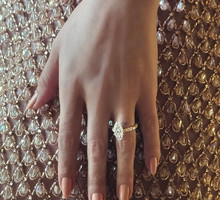 @selenagomez’s #OscarWorthy Mani it’s giving peach champagne #nailsbytombachikProducts Used- • @tweezerman X Tom Bachik Ultimate Nail Care Set• @cndworld wear extender base coat • #CND shellac in ‘Rule Breaker’ • #CND sh