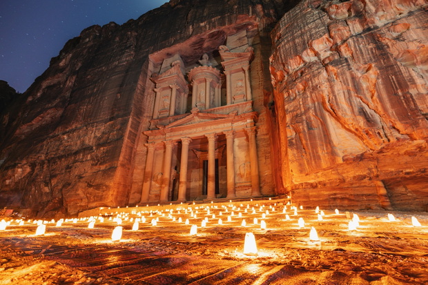 Petra by night, Treasury ancient architecture in canyon, Petra i