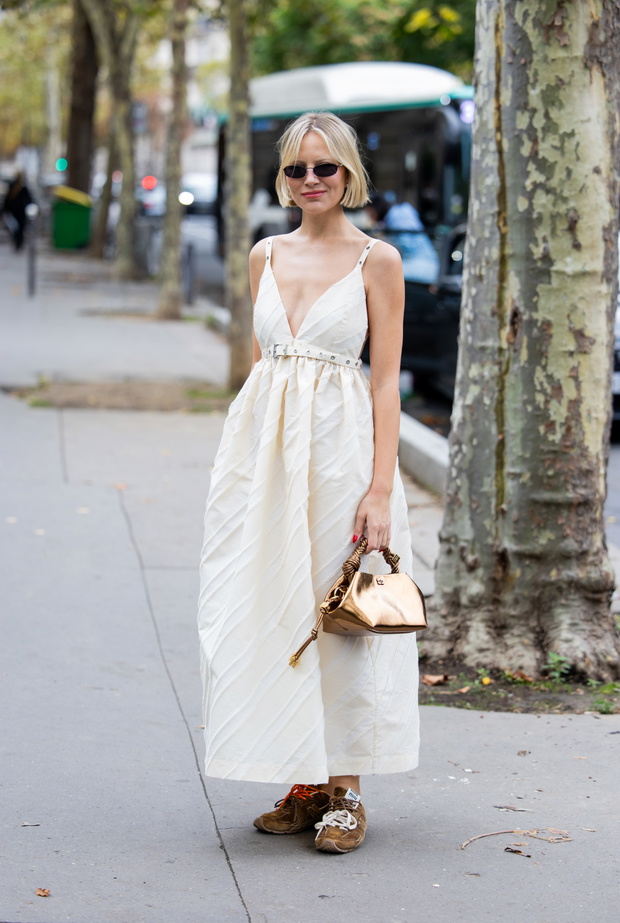 Street Style - Paris Fashion Week - Womenswear Spring/Summer 2025 - Day Two