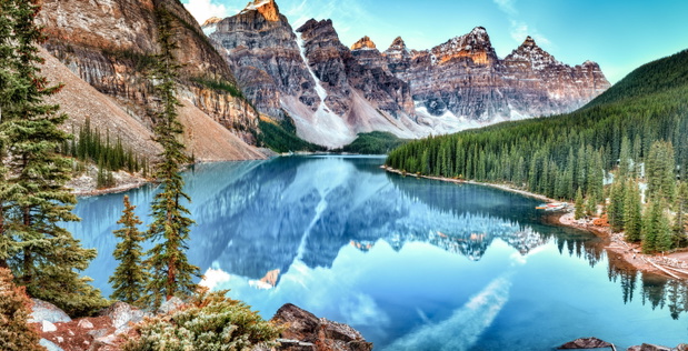 Sunrise at Moraine lake