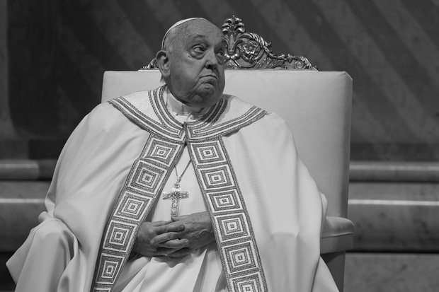 Papież Franciszek nie żyje
