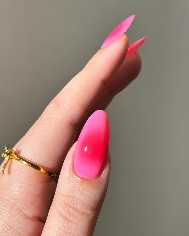 strawberry aura nails🍓💗_using @lightslacquer Soulmate, Raspberry Sorbet_use code ANAHI to save🫶_(commission code)__#nails #nailgram #nailswatches #lacquerartist #nailtrends #veganpolish #nailpolish #lightslacquer