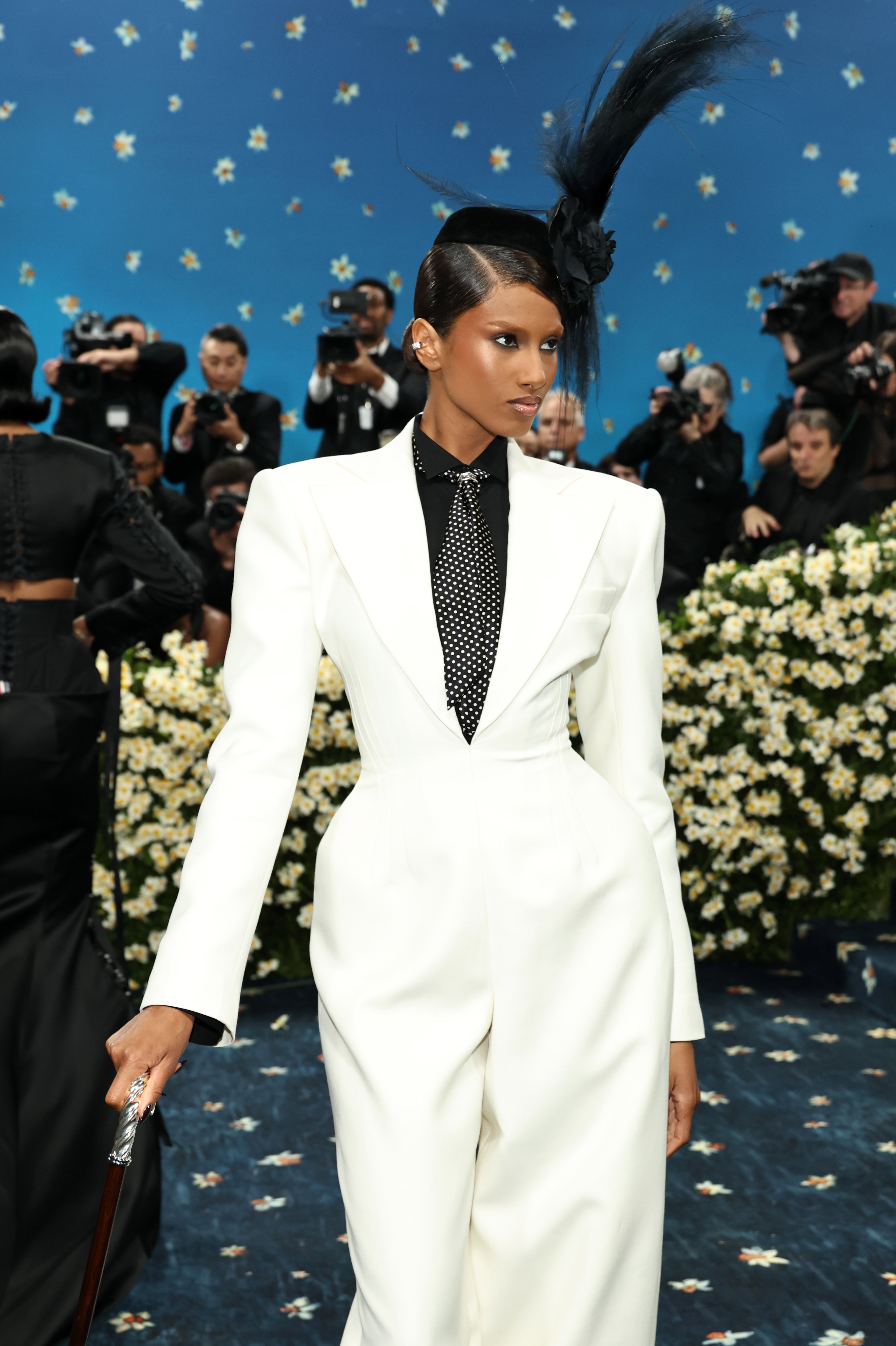 Modelka  Imaan Hammam  w kreacji Magda Butrym na MET Gala 2025