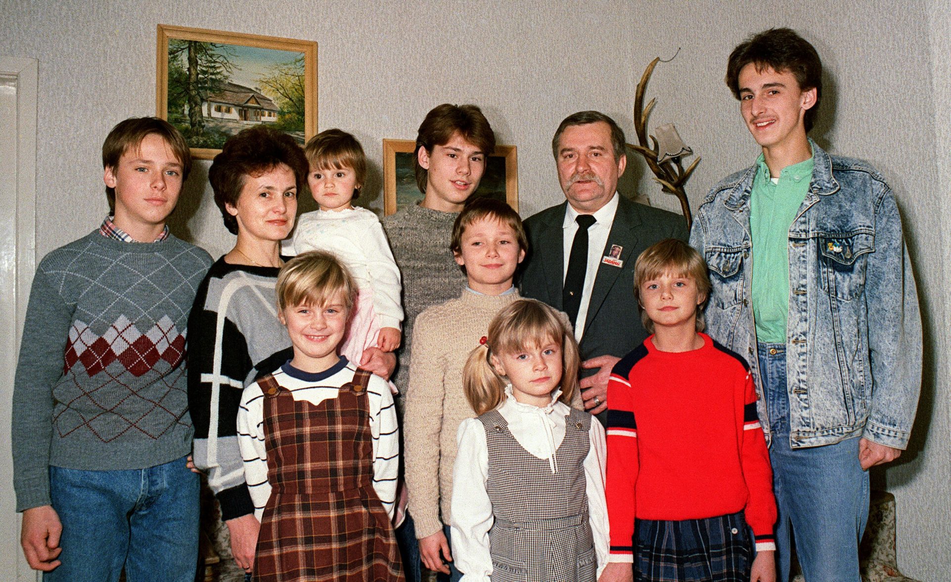 Lech Wałęsa, Danuta Wałęsa, dzieci Lecha Wałęsy, Gdańsk, 06.12.1988 rok - jamnik