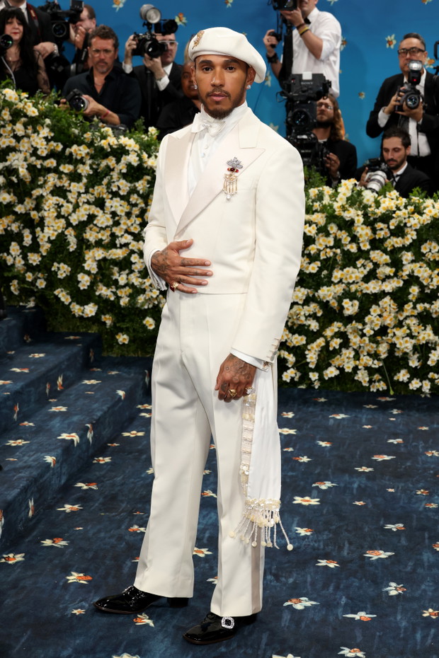 Lewis Hamilton na MET Gala 2025