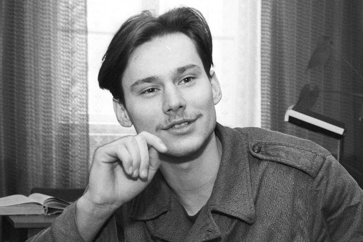 Sławomir Wałęsa, syn Lecha Wałęsy w wojsku. Żagań, 17.03.1994 rok - jamnik