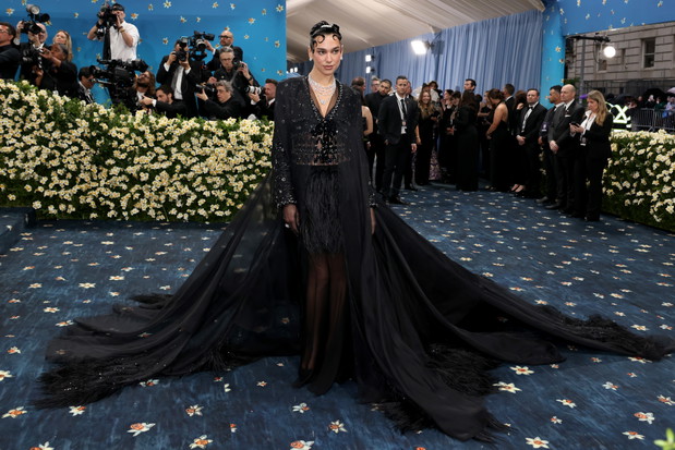 Dua Lipa na MET Gala 2025 w Chanel