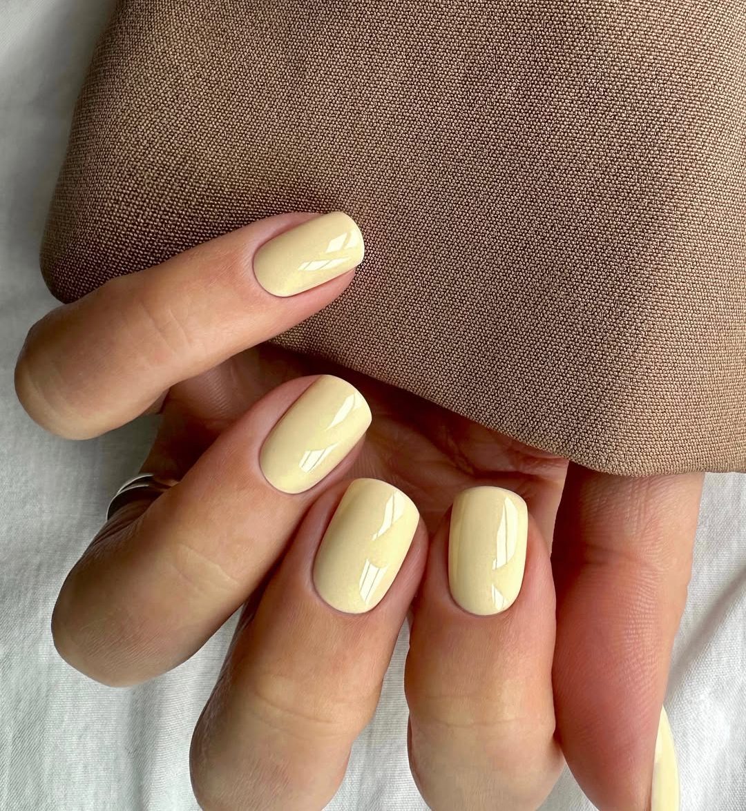 Blue skies and buttercup manis for pancake day Ad @the_gelbottle_inc Eggshell, Mani Mansion @tgbacademy • #nails #gelnails #biab #biabnails #thegelbottle #spring #springnails #march #marchnails #manicure #plainnails #pastelnails #yellow