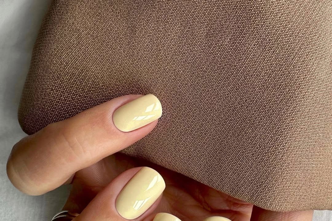 Blue skies and buttercup manis for pancake day Ad @the_gelbottle_inc Eggshell, Mani Mansion @tgbacademy • #nails #gelnails #biab #biabnails #thegelbottle #spring #springnails #march #marchnails #manicure #plainnails #pastelnails #yellow