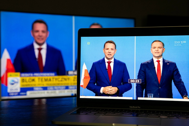 Na ekranie Rafal Trzaskowski, Karol Nawrocki 23.05.2025. Debata telewizyjna, organizowana przez TVP, miedzy Karolem Nawrockim a Rafalem Trzaskowskim, przed druga tura wyborow prezydenckich.