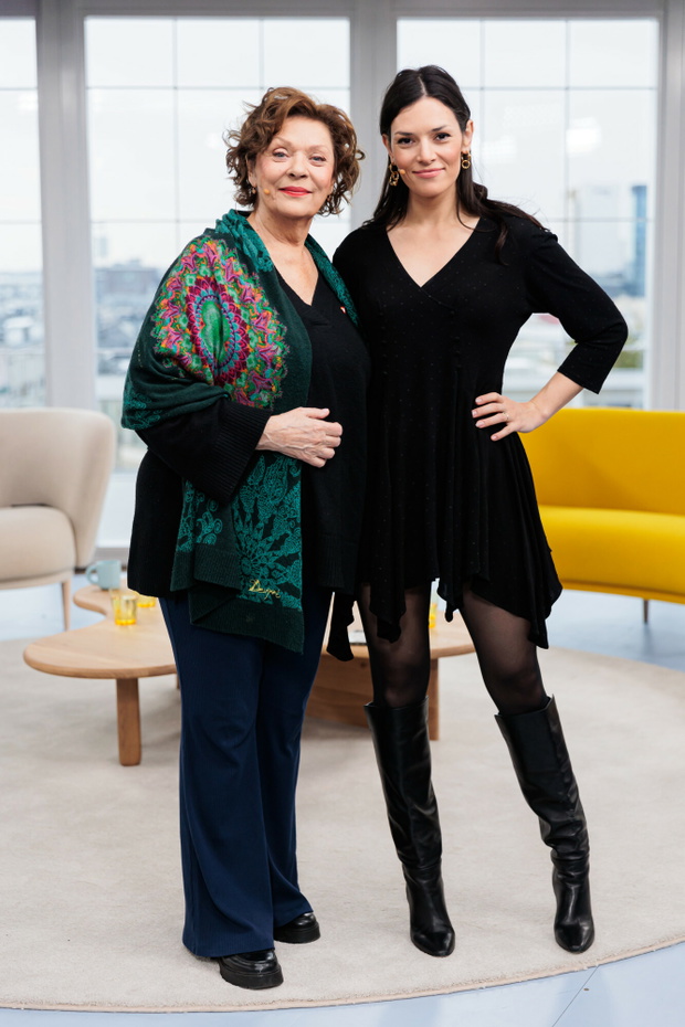 Elzbieta Jarosik, Anna Jarosik, 27
