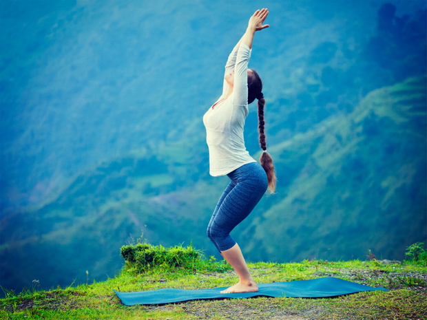 joga Pozycja Krzesła (Utkatasana)