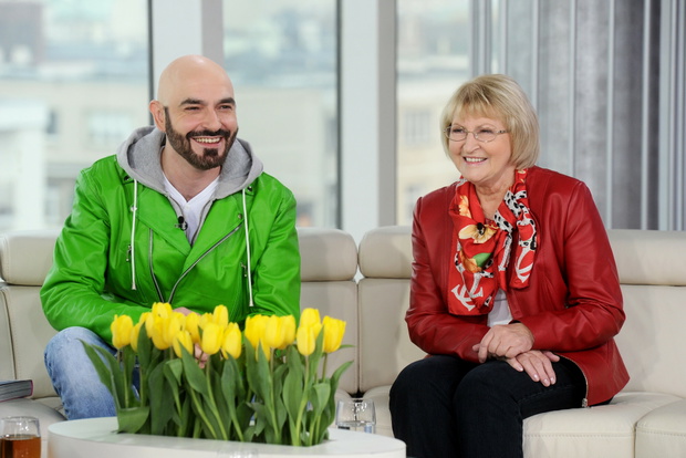 Mariusz Szczygielski, mama Iwona Racz-Szczygielska, plan „Dzień Dobry TVN”, Warszawa, 17.10.2013 rok