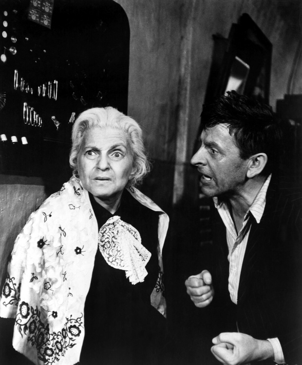 Ida Kamińska, Josef Kroner, 1965 r. Kadr z filmu "Sklep przy głównej ulicy"