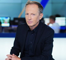 Konrad Piasecki, sesja dla TVN, 11.07.2022 rok - jamnik