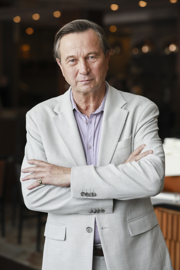 Piotr Cyrwus, Piotr Cyrwus na planie serialu "Przyjaciółki"