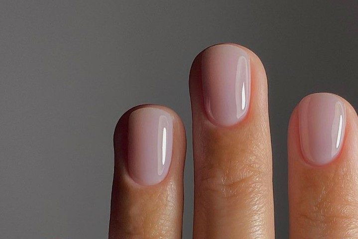 To say we are #obsessed is an understatement! We think you will be too! There’s a fresh, fabulous trend on the horizon and it’s about to become your new #obsession- BB Cream Nails. This look is all about achieving a beautifully #natural