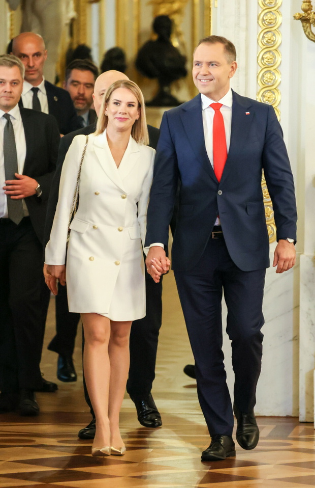 Marta Nawrocka, Karol Nawrocki. Uroczystość wręczenia przez PKW uchwały ws. stwierdzenia wyniku wyborów Prezydenta RP Karolowi Nawrockiemu, na Zamku Królewskim w Warszawie.