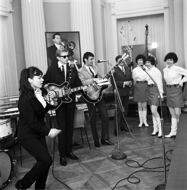 05.1967.  Występuje zespół Czerwono-Czarni i Karin Stanek