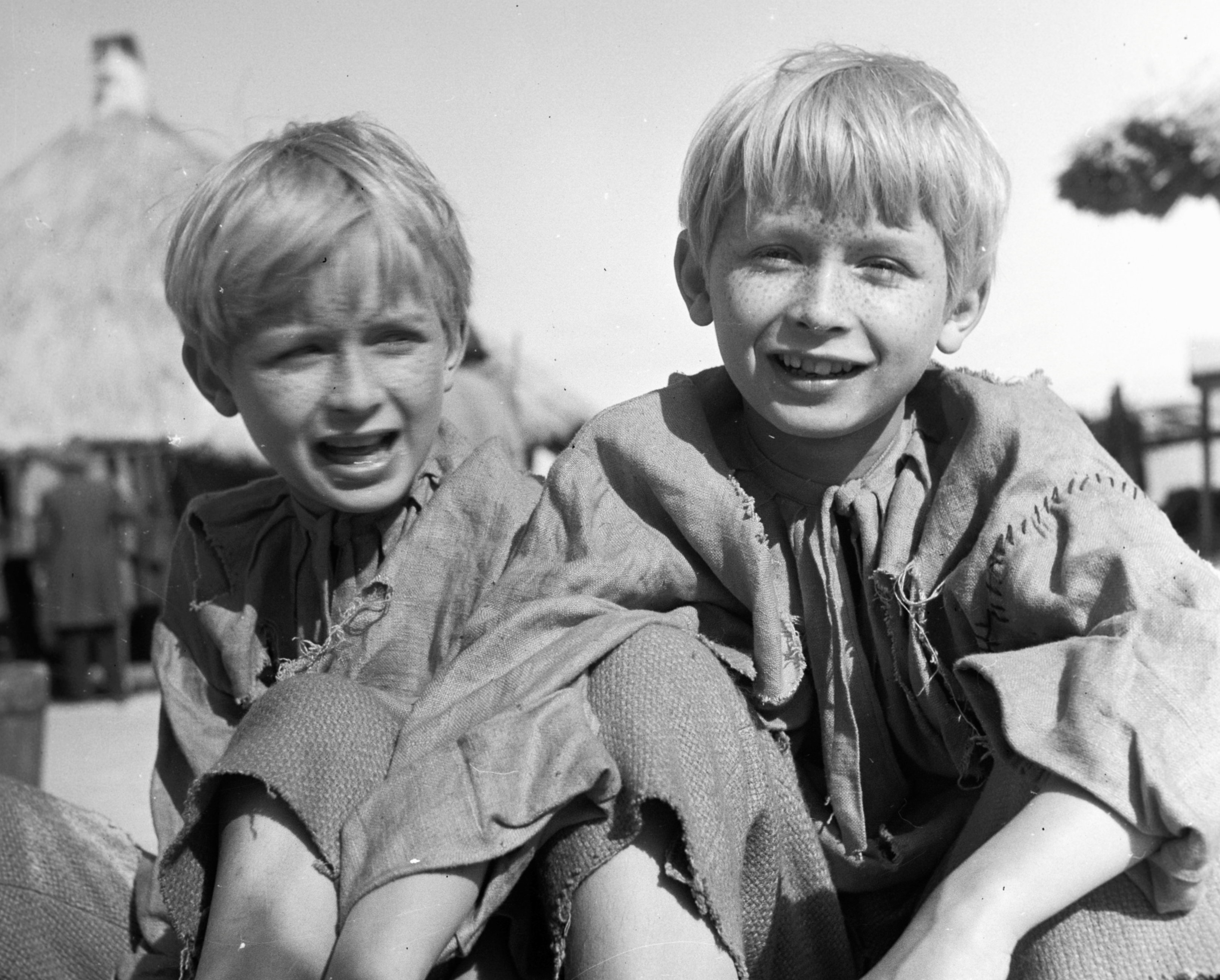 Warszawa, 10.1961 r. 12-letni bliźniacy Lech  i Jarosław  Kaczyńscy na planie filmu „O dwóch takich co ukradli księżyc” w reżyserii Jana Batorego.