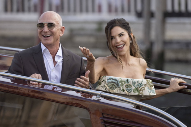 Jeff Bezos Lauren Sanchez Leave Their Hotel - Venice