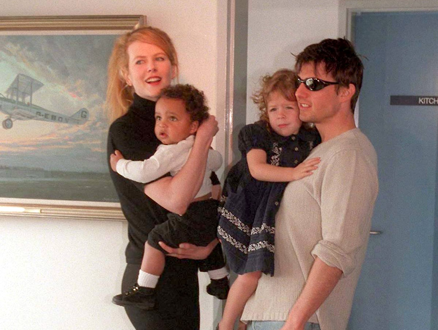 Nicole Kidman i Tom Cruise z dziećmi, Connorem i Isabellą, 24.01.1996 r.