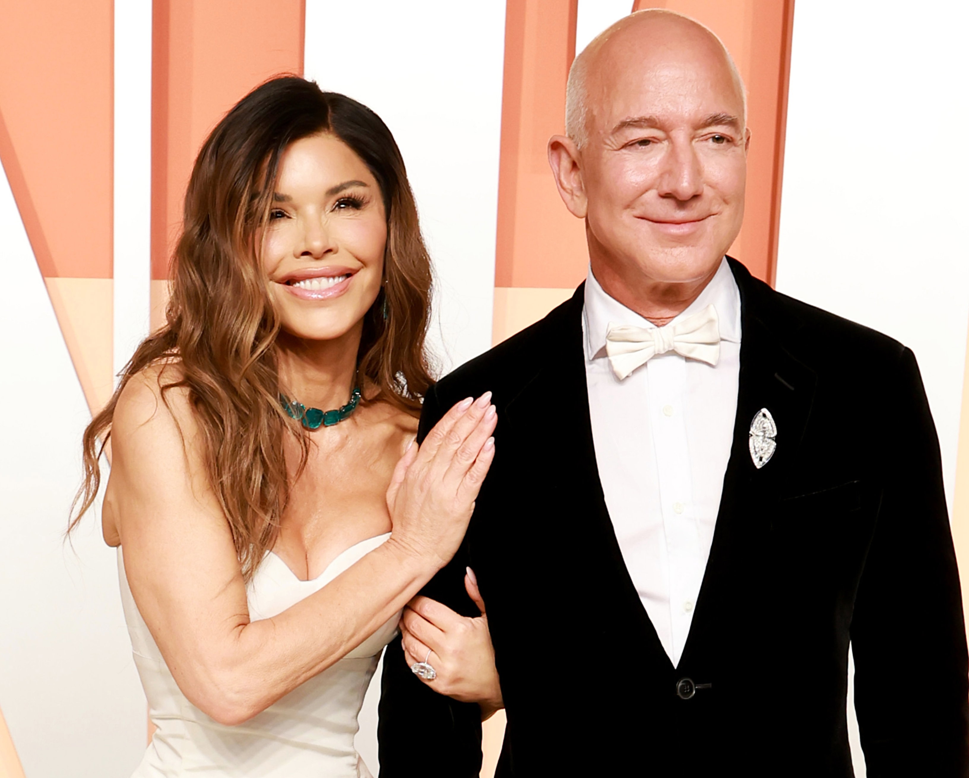 BeFunky-collLauren Sánchez, Jeff Bezos, 2025 Vanity Fair Oscar Partyage87 - 2025-06-28T071817.966 (1)