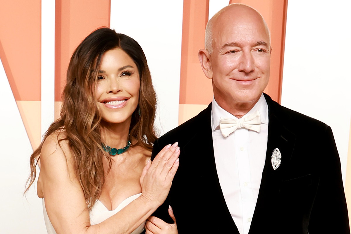 BeFunky-collLauren Sánchez, Jeff Bezos, 2025 Vanity Fair Oscar Partyage87 - 2025-06-28T071817.966 (1)