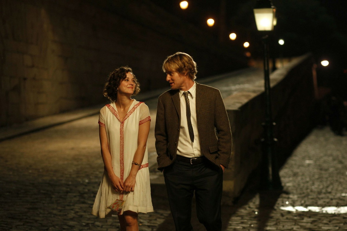 Marion Cottiliard i Owen Wilson, kadr filmu "O północy w Paryżu"