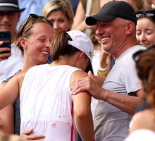 Iga Świątek, siostra Agata Świątek, ojciec Tomasz Świątek, French Open, Roland Garros, 10.06.2023 r. - jamnik