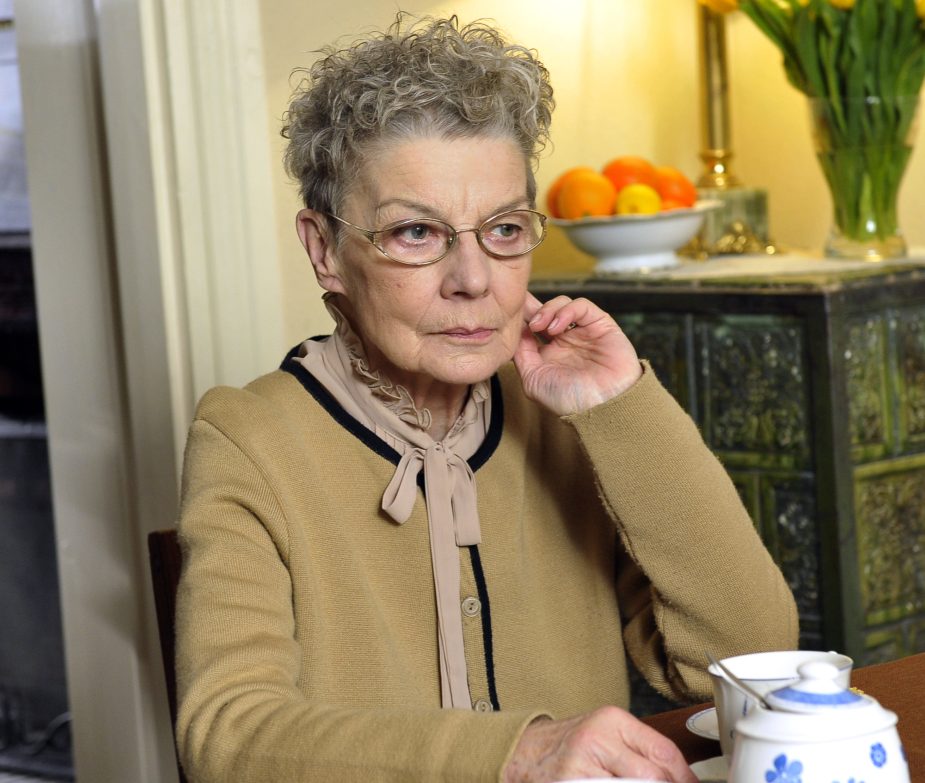 Aleksandra Górska, plan serialu „Ojciec Mateusz”, 13.03.2013 rok - jamnik
