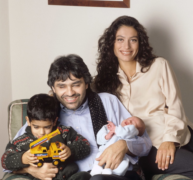 Andrea Bocelli In An Armchair With His Wife Enrica Cenzatti And Their Childre Amos And Matteo