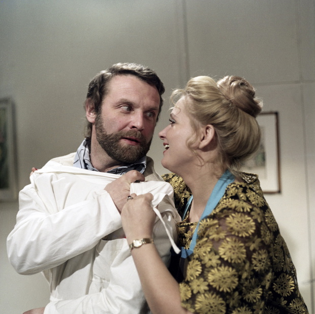Leonard Pietraszak, Anna Seniuk, plan serialu „Czterdziestolatek”, TVP, 1974 rok