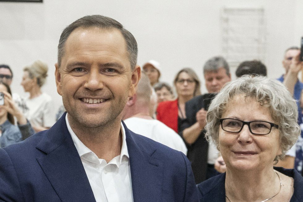 Karol Nawrocki, Marta Nawrocka, Katarzyna Nawrocka, Daniel Nawrocki, Elżbieta Nawrocka, druga tura wyborów prezydenckich, Warszawa, 01.06.2025 r. - jamnik