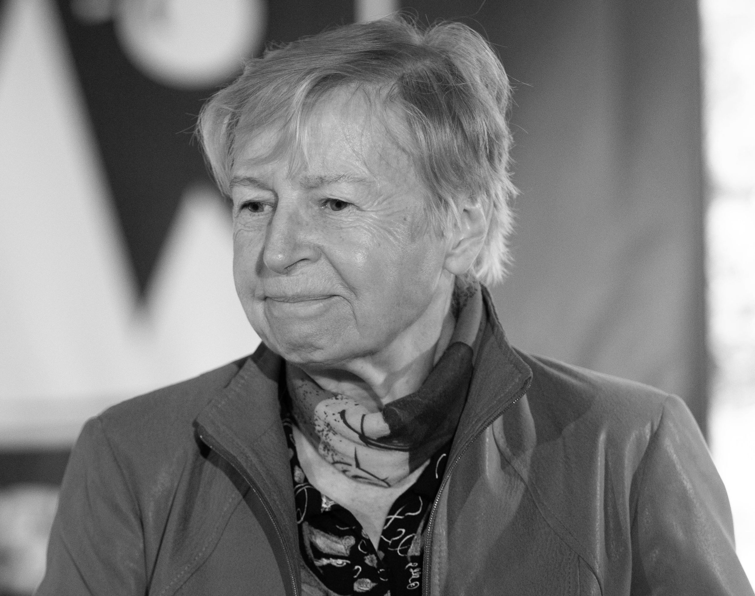 Krystyna Palmowska, 28. Festiwal Górski im. Andrzeja Zawady w Lądku Zdroju, 07.09.2023 r. - czarno-biały jamnik