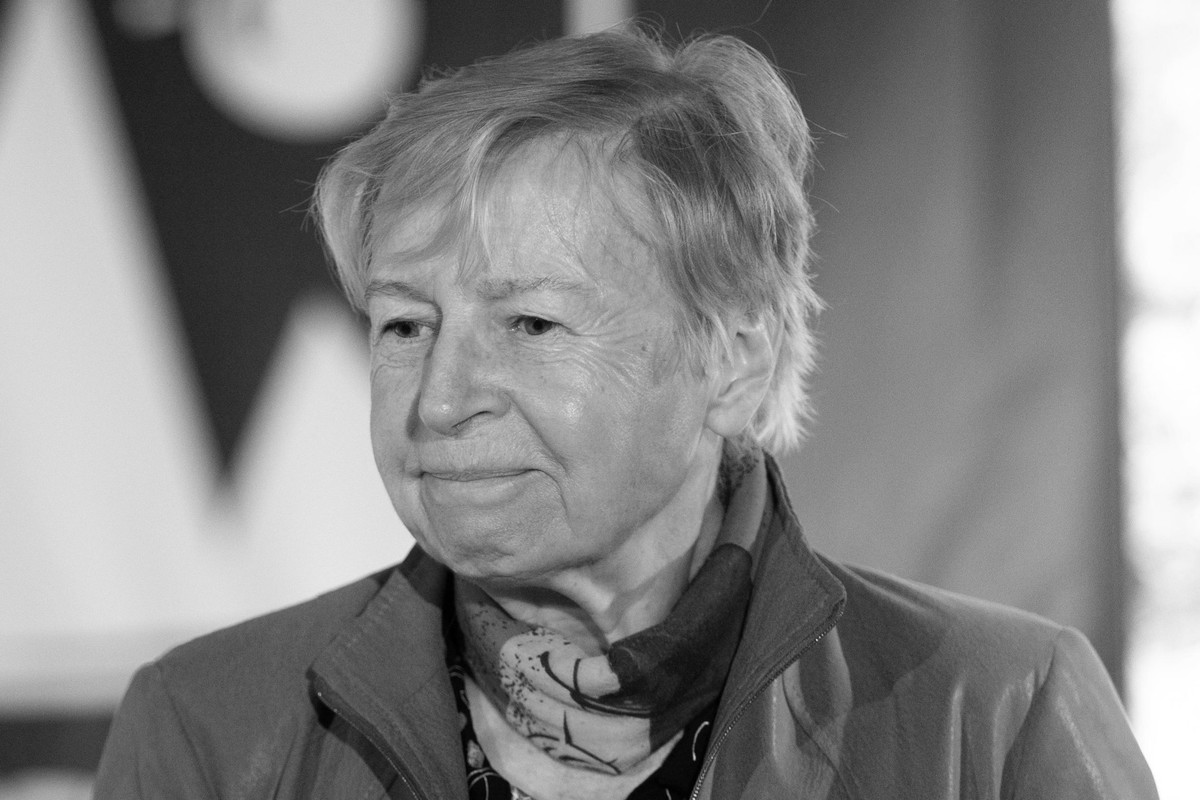 Krystyna Palmowska, 28. Festiwal Górski im. Andrzeja Zawady w Lądku Zdroju, 07.09.2023 r. - czarno-biały jamnik