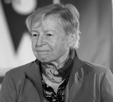 Krystyna Palmowska, 28. Festiwal Górski im. Andrzeja Zawady w Lądku Zdroju, 07.09.2023 r. - czarno-biały jamnik