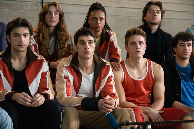 „Olympo”, serial Netflix, czerwiec 2025: Juan Perales jako Sebas Senghor, Andy Duato jako Renata Aguilera, Agustin Della Corte jako Roque Pérez, Nira Osahia jako Zoe Moral, Nuno Gallego jako Cristian Delallave