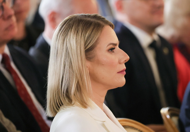 Marta Nawrocka, uroczystość wręczenia przez PKW uchwały ws. stwierdzenia wyniku wyborów na Prezydenta RP Karolowi Nawrockiemu, na zdjęciu jego żona Marta Nawrocka, Warszawa, Zamek Królewski, 11.06.2025 r.