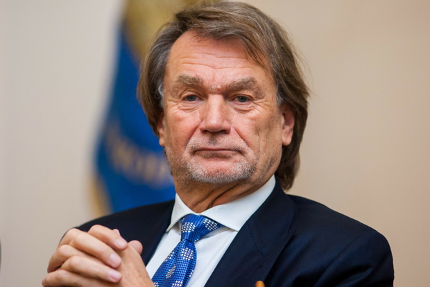 Dr Jan Kulczyk ze statuetka Zlotego Hipolita 2014