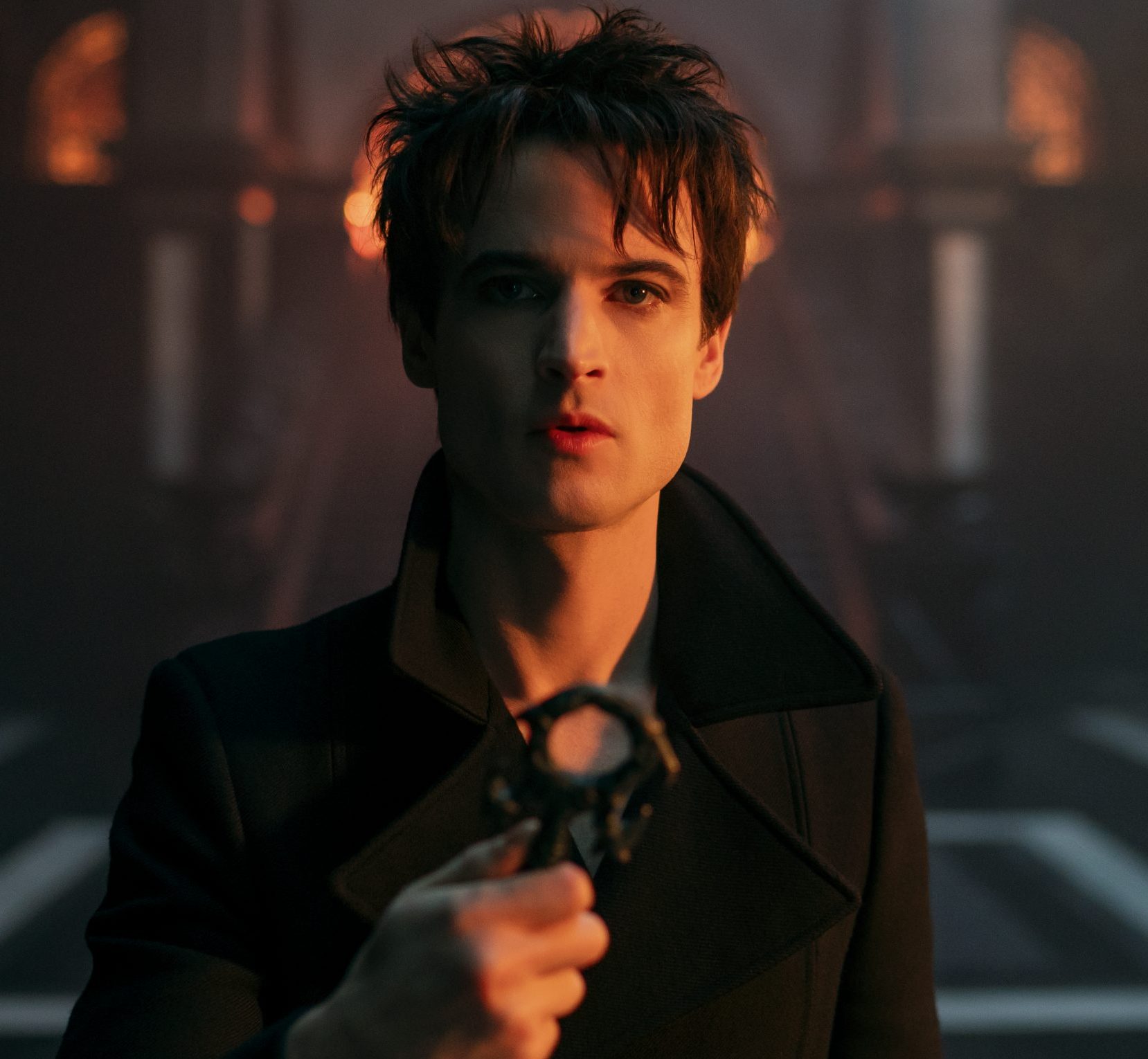Serial „Sandman”, Netflix, Tom Sturridge jako Sen, odcinek 202, 2025 rok - jamnik