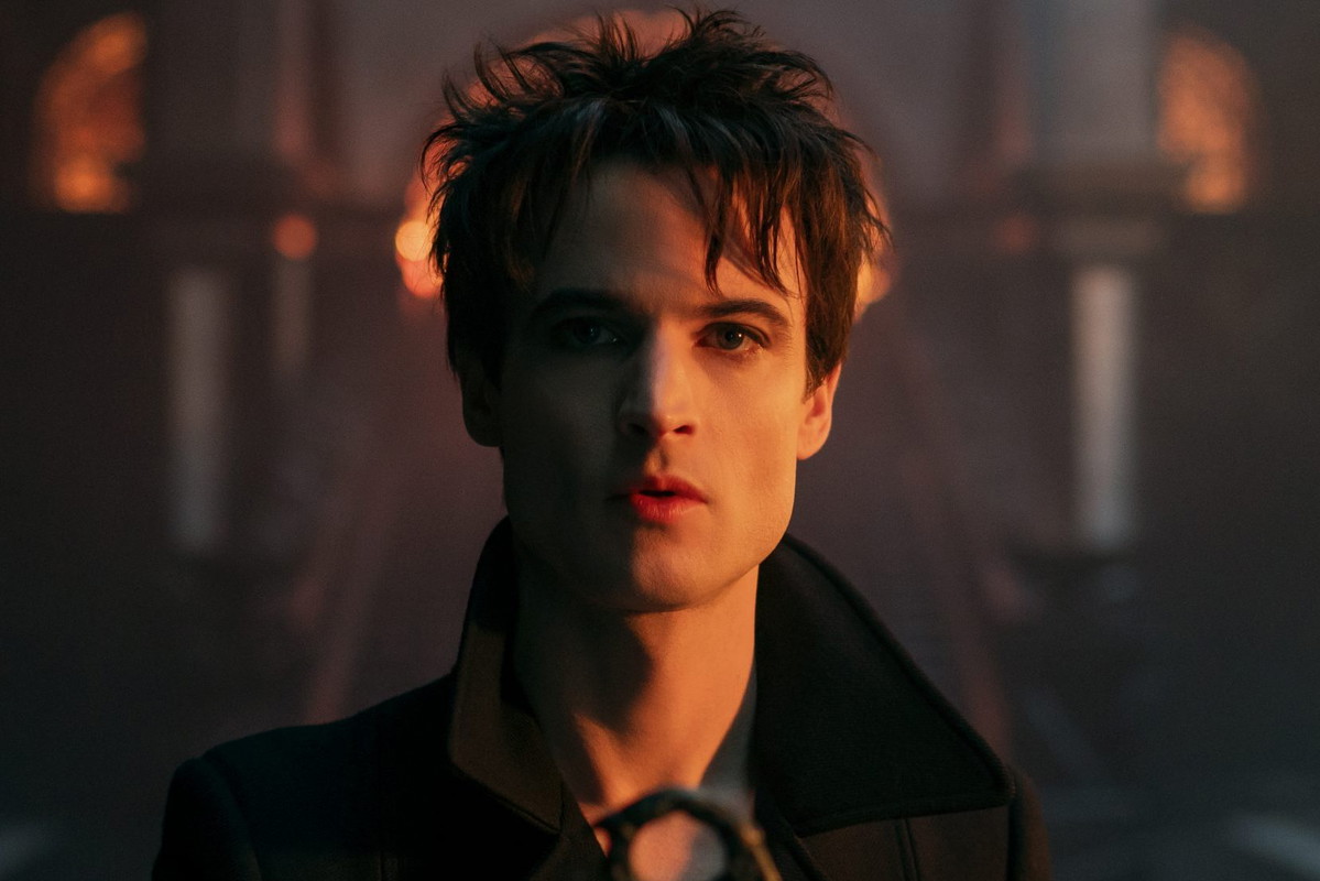 Serial „Sandman”, Netflix, Tom Sturridge jako Sen, odcinek 202, 2025 rok - jamnik