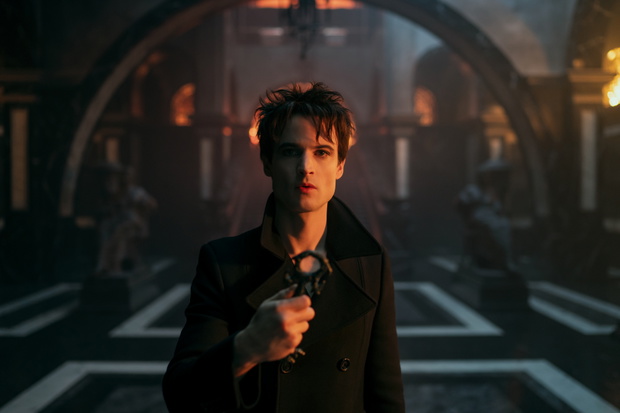 Serial „Sandman”, Netflix, Tom Sturridge jako Sen, odcinek 202, 2025 rok