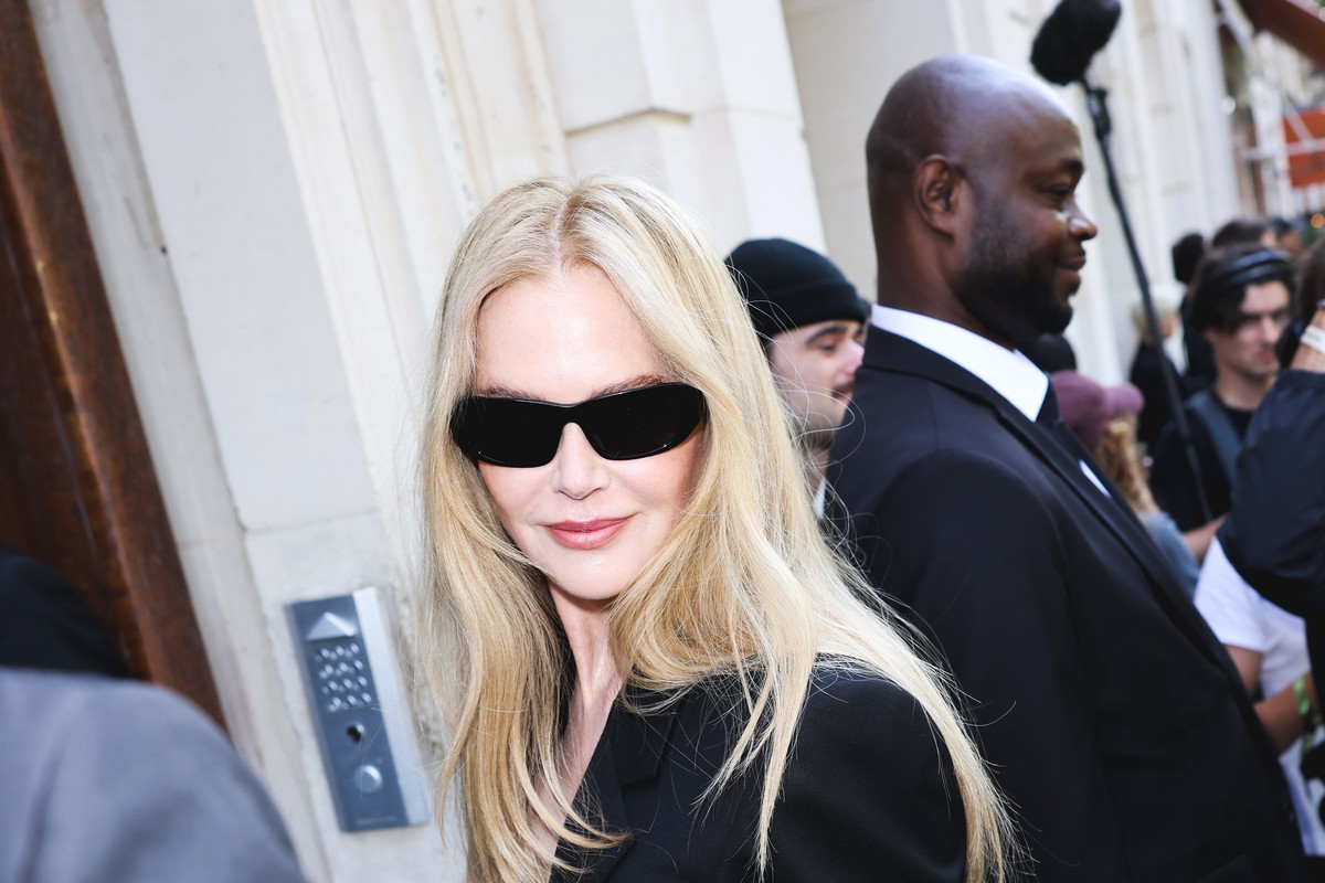 Balenciaga: Outside Arrivals - Paris Fashion Week - Haute Couture Fall/Winter 2025/2026