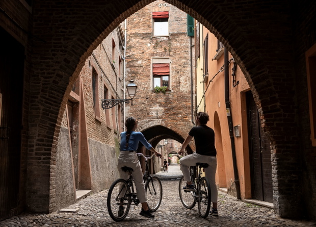 Rowerzyści na Via delle Volte, mile widziani w Ferrarze @P. Benini