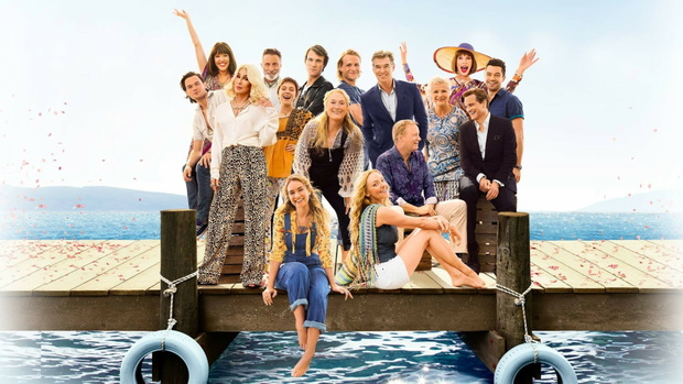 Kadr z filmu „Mamma Mia! Her We Go Again”, plan filmowy, 2017 rok. Na zdjęciu: Cher, Meryl Streep, Amanda Seyfried, Dominic Cooper, Pierce Brosnan, Julie Walters, Christine Baranski, Colin Firth, Lily James, Stellan Skarsgard, Jeremy Irvine, Hugh Skinner