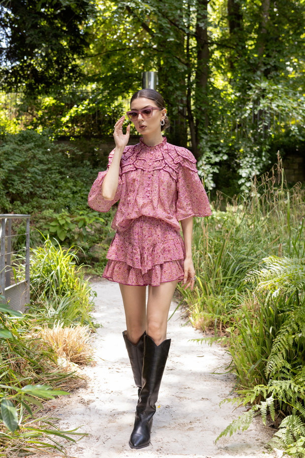 Street Style - Paris Fashion Week - Haute Couture Fall/Winter 2025/2026 - Day Four